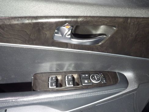 Used 2017 Kia Sorento L image 8