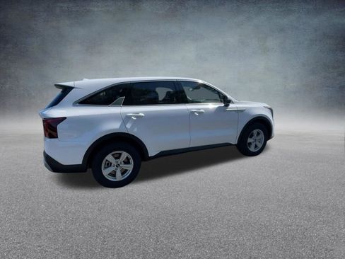 Used 2025 Kia Sorento LX image 24