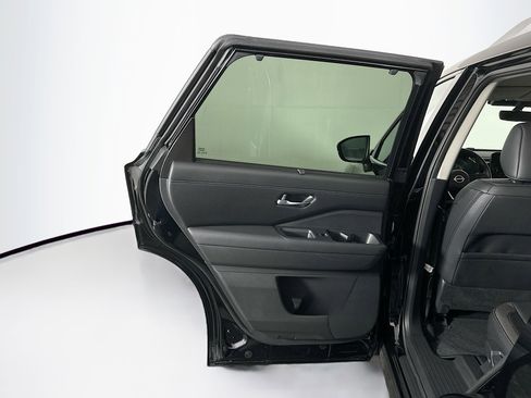 Used 2025 Nissan Pathfinder SL image 26