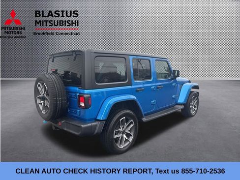 Used 2024 Jeep Wrangler Unlimited w/ Convenience Group AWD/4WD image 3