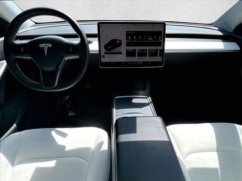 Used 2022 Tesla Model Y Long Range AWD/4WD image 16