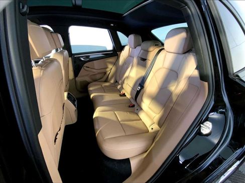 Certified 2023 Porsche Macan AWD/4WD image 24