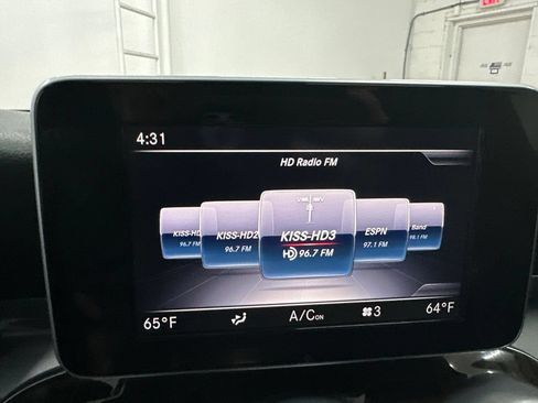 Used 2019 Mercedes-Benz GLC 300 4MATIC image 13