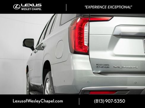 Used 2024 GMC Yukon Denali w/ Advanced Technology Package image 9