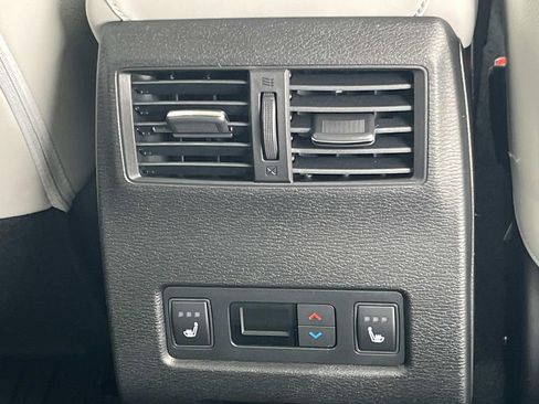 New 2026 Mitsubishi Outlander SEL image 17