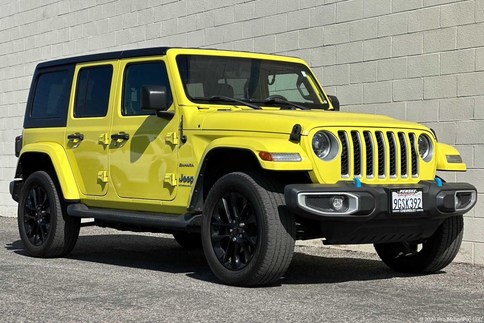 Used 2023 Jeep Wrangler Unlimited Sahara AWD/4WD image 1