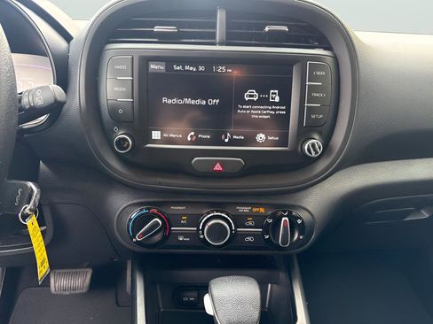 Used 2023 Kia Soul LX w/ LX Technology Package FWD image 26