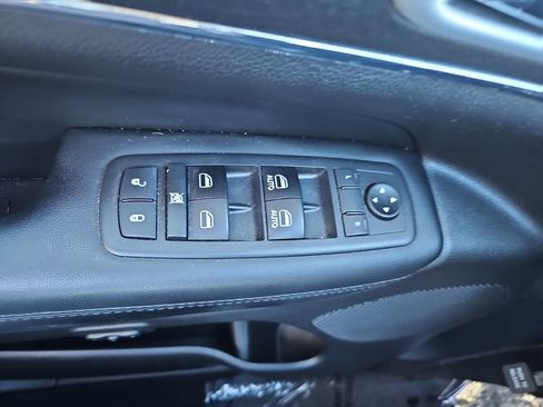 Used 2018 Jeep Grand Cherokee Limited image 33