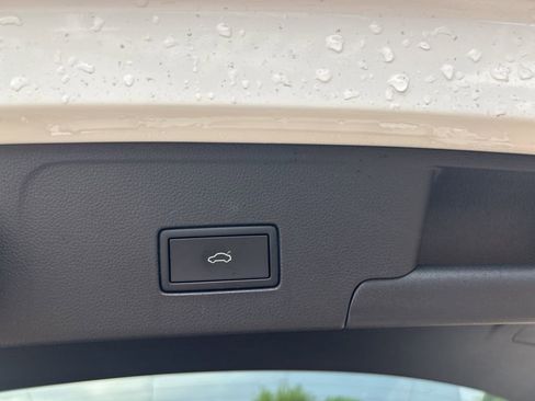 Used 2022 Volkswagen Atlas Cross Sport SE AWD/4WD image 12