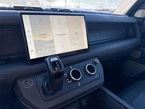 Used 2024 Land Rover Defender 130 X-Dynamic SE image 12