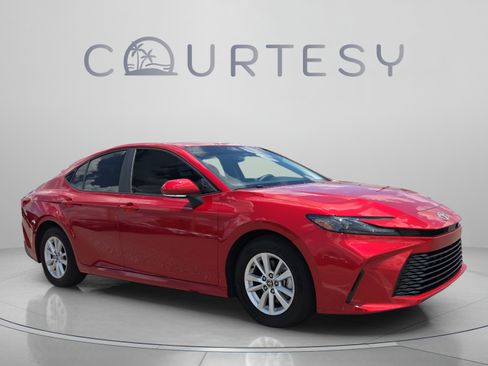 Used 2025 Toyota Camry LE FWD image 7