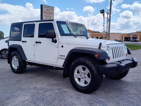Used 2013 Jeep Wrangler Unlimited Sport AWD/4WD image 9