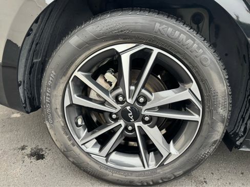 Used 2023 Kia Forte LXS image 9