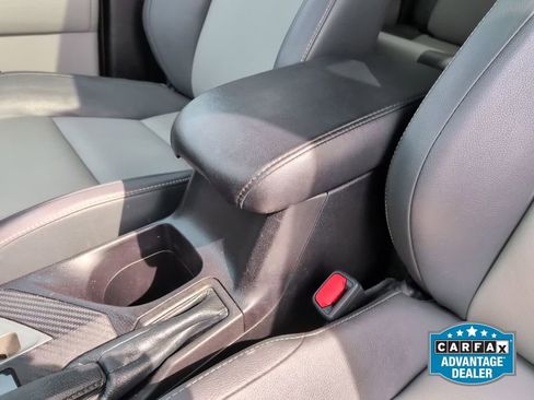 Used 2013 Toyota RAV4 Limited FWD image 23