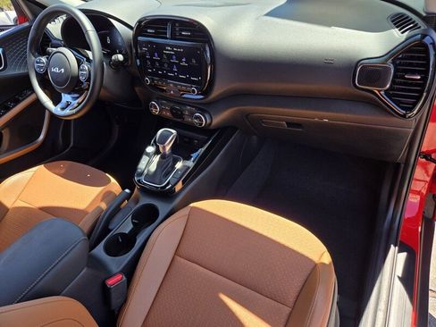 Certified 2025 Kia Soul EX FWD image 16