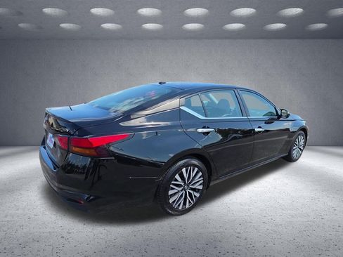 Used 2024 Nissan Altima 2.5 SV FWD image 7