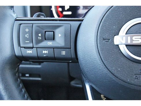 Used 2024 Nissan Rogue SL w/ SL Premium Package image 11