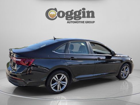 Used 2024 Volkswagen Jetta SE FWD image 5