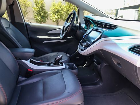 Used 2020 Chevrolet Bolt Premier w/ Infotainment Package FWD image 16