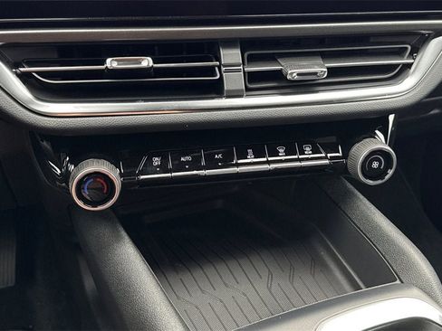 New 2026 Chevrolet Equinox EV LT w/ LPO, Blackout Package image 21