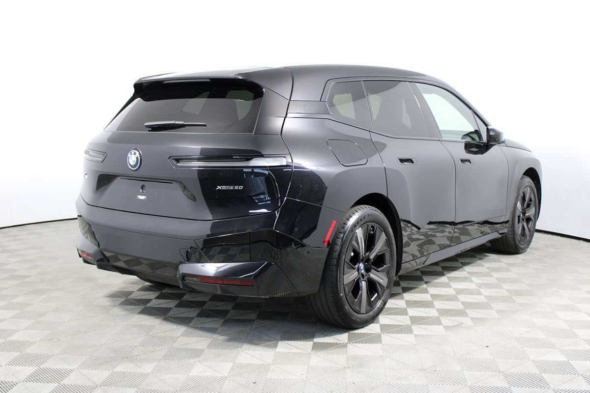 Used 2023 BMW iX xDrive50 w/ Sport Package AWD/4WD image 41