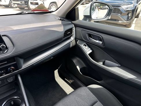 Used 2024 Nissan Rogue SV FWD image 28