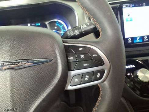 Used 2024 Chrysler Pacifica Pinnacle FWD image 19