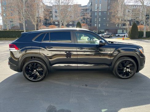Used 2025 Volkswagen Atlas Cross Sport SE image 6