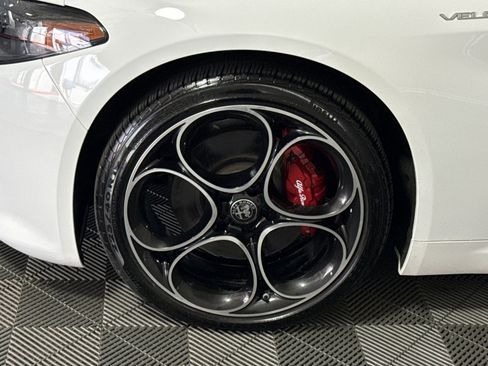 Used 2024 Alfa Romeo Giulia Veloce AWD/4WD image 12