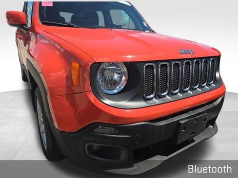 Used 2018 Jeep Renegade Latitude w/ Cold Weather Group AWD/4WD image 2