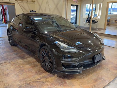 Used 2022 Tesla Model 3 Performance image 2