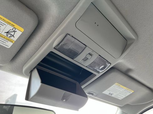 Used 2015 Nissan Frontier SL image 31