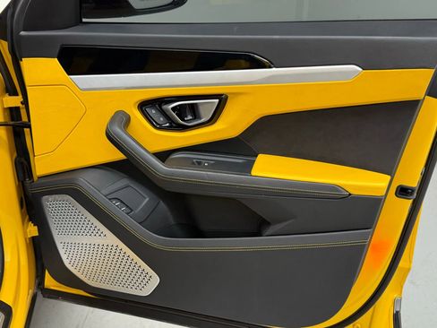 Used 2020 Lamborghini Urus image 16