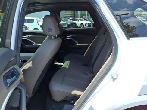 Certified 2025 Audi Q5 Premium w/ Convenience Package AWD/4WD image 11