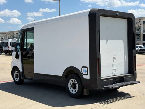 Used 2024 Chevrolet Brightdrop 400 w/ Commercial Equipment Package AWD/4WD image 5