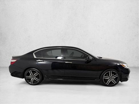 Used 2017 Honda Accord Touring image 4