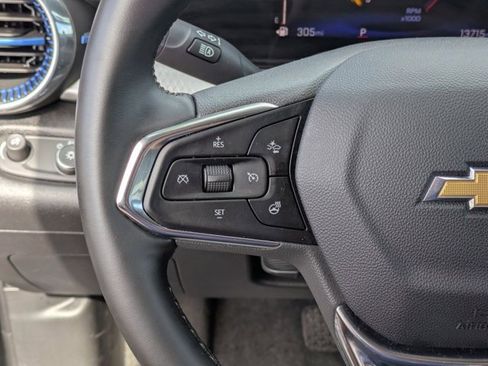 Used 2025 Chevrolet Trax LT w/ LT Convenience Package image 20