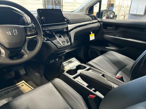 New 2026 Honda Odyssey Touring image 4