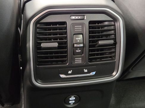 Certified 2026 Porsche Macan image 12