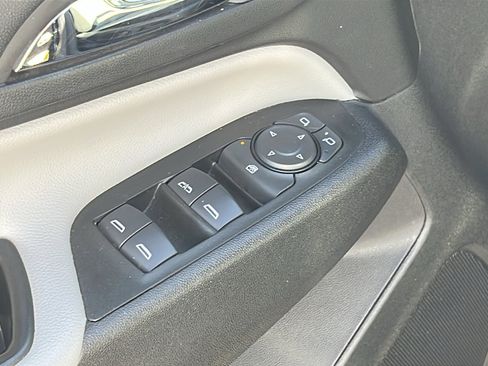 Certified 2024 Chevrolet Equinox LS w/ LS Convenience Package image 12