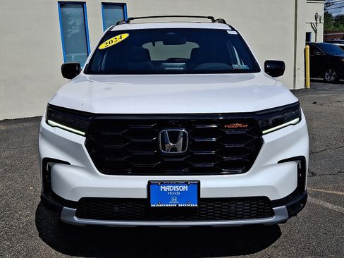 Used 2024 Honda Pilot TrailSport image 2