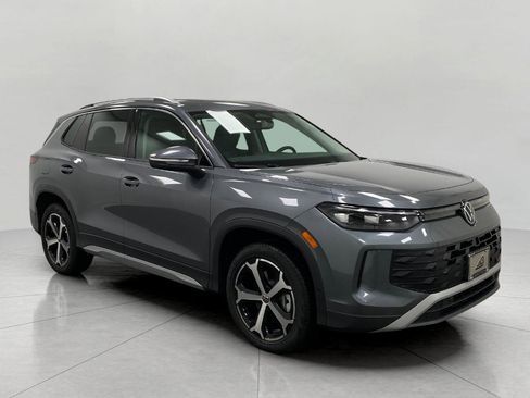 New 2026 Volkswagen Tiguan SE image 1