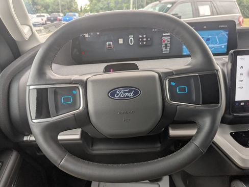 Used 2025 Ford Expedition Active RWD image 19