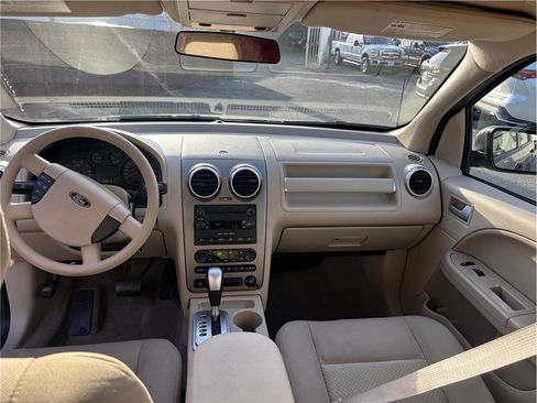Used 2005 Ford Freestyle SE image 10