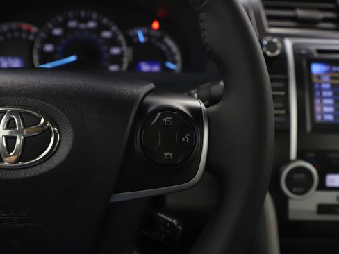 Used 2014 Toyota Camry XLE image 25