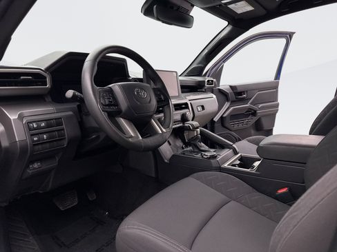 Used 2024 Toyota Tacoma SR5 AWD/4WD image 10