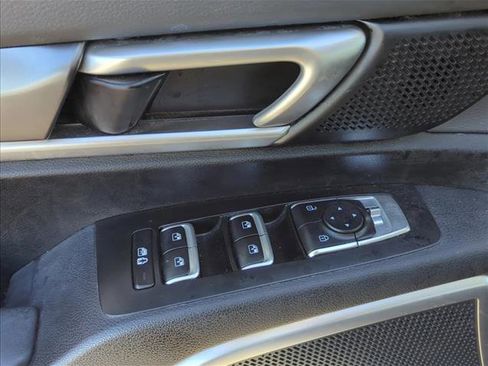 Used 2023 Kia Telluride LX image 10