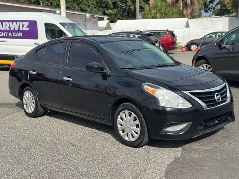 Used 2018 Nissan Versa SV image 2