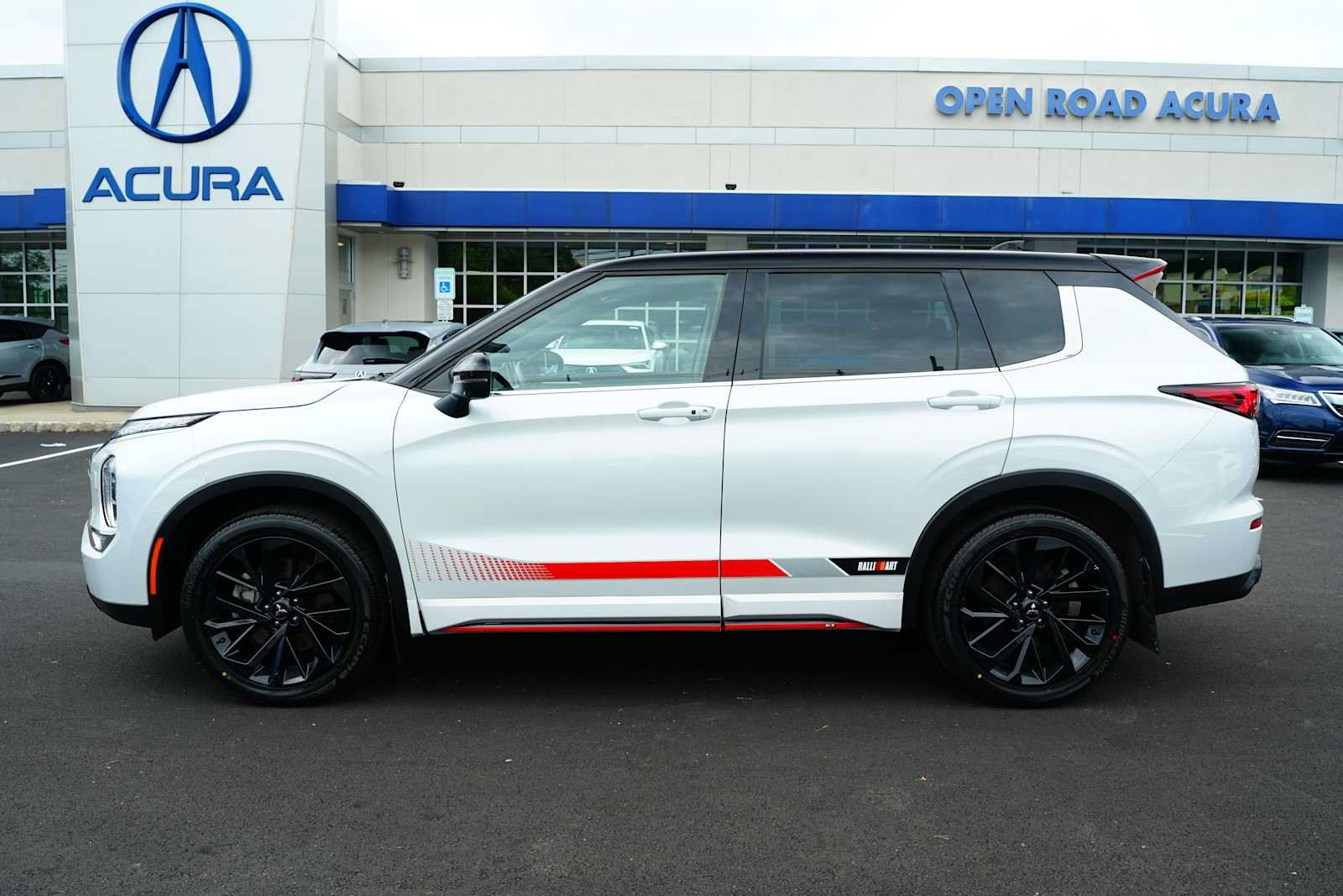 Used 2023 Mitsubishi Outlander Ralliart AWD/4WD image 4
