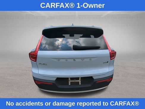 Used 2025 Volvo XC40 B5 Core AWD/4WD image 3